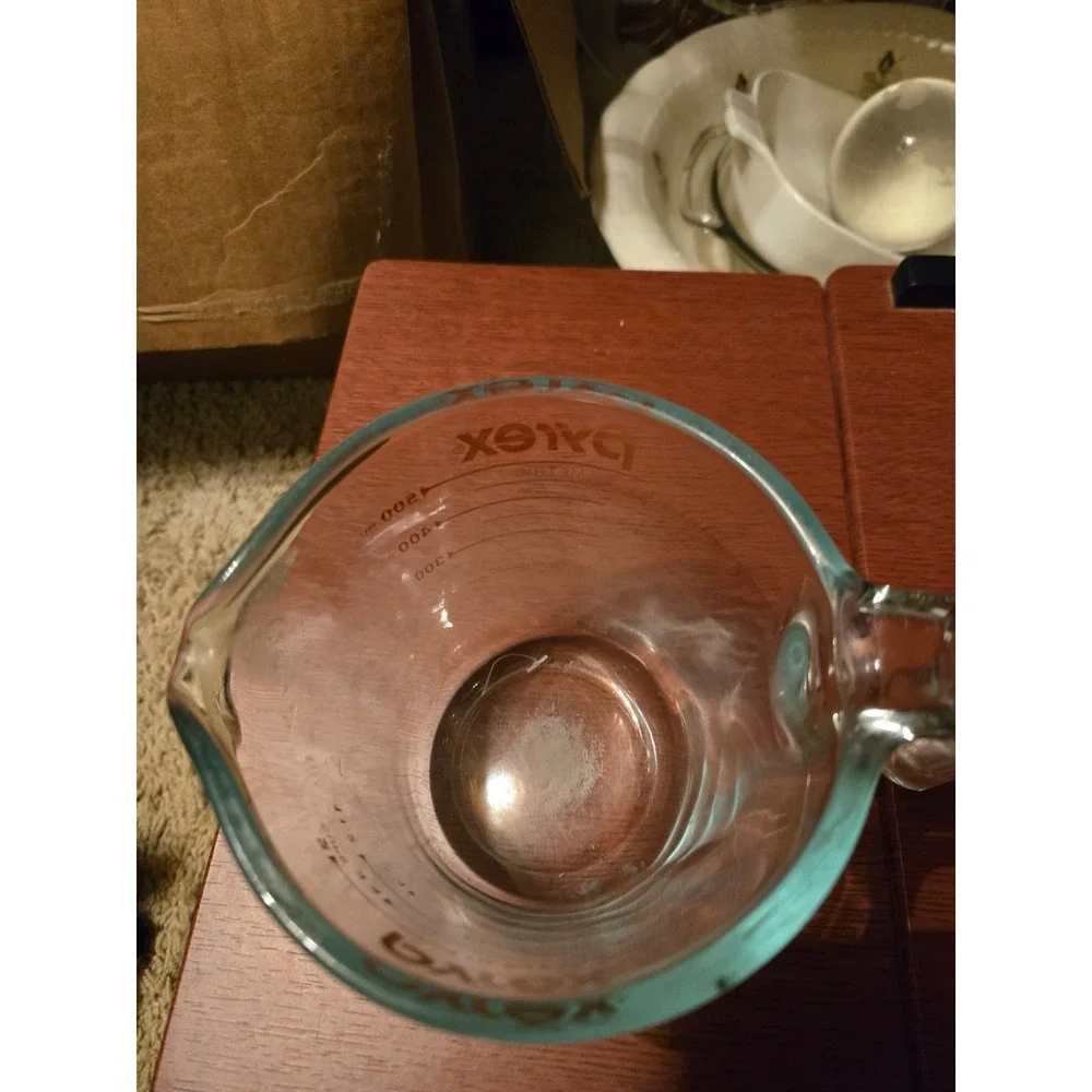 Pyrex Vintage Clear Glass Measuring Cup 500ml Metric Red Lettering‎ with Handle